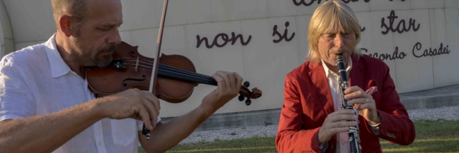 Venerdì 22 grande serata a Gatteo Mare per la Notte del Liscio: sul palco Moreno il Biondo, Mirco Mariani & Extraliscio  con Lo Stato Sociale, Luca Allevi, Pio Spiriti, Katchupa e altri E sabato liscio “in acustico” all’alba sulla spiaggia di Bellaria