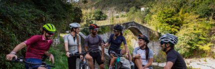 Tre bike blogger tedeschi alla scoperta di “Via Romagna” in gravel partecipando a un Press Trip tra Valmarecchia e Alto Savio