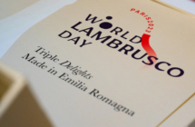 Fotonotizia: Parigi, 21 giugno 2023, le bollicine emiliane protagoniste nel Solstizio d’Estate francese, con la prima edizione del “World Lambrusco Day”