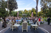 Ultima serata de “La Terrazza della Dolce Vita” il 10 agosto con il pilota Giancarlo Fisichella e il concerto di Marco Ferradini