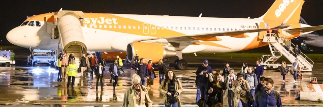 Atterrati all’Aeroporto Fellini i voli inaugurali delle tratte easyJet Basilea-Rimini e Londra Gatwick-Rimini: ad accogliere i passeggeri banda cittadina, cibi e vini tipici e un moscone di salvataggio