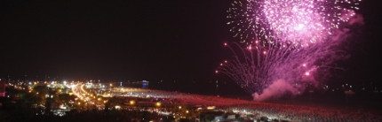 Notte Rosa 2025: HIT’S SUMMER La Notte Rosa festeggia 20 anni di emozioni tra musica,  spettacoli e albe indimenticabili