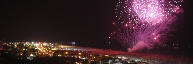 Notte Rosa 2025: HIT’S SUMMER La Notte Rosa festeggia 20 anni di emozioni tra musica,  spettacoli e albe indimenticabili