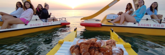 Sulla Riviera Romagnola il risveglio è più bello: fin dalle prime luci del mattino passeggiate, meditazioni, yoga, colazioni, gite in barca e tanta musica