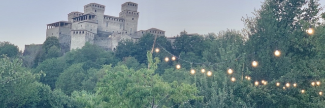 Luglio e agosto sotto le stelle con Cammini di Notte 2025:  in Emilia-Romagna trekking, concerti, picnic, incontri letterari e stelle cadenti